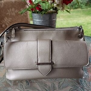 Enzo Angiolini woman purse. Size 12x7x5. color silver/tan, shoulder, all seasons